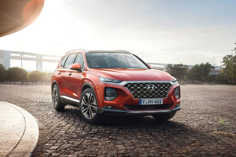 3. Hyundai Santa Fe 2020 (giá khởi điểm: 26.275 USD, điểm tổng thể: 8,5/10).