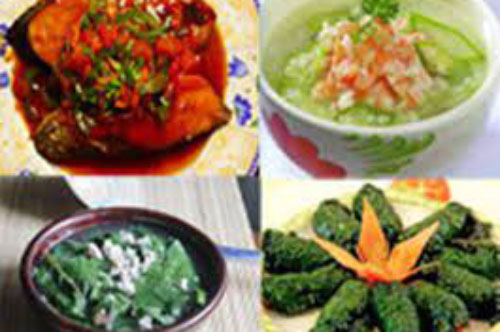 Bữa tối với chả cuốn lá lốt, cá thu sốt cà chua vừa ăn vừa gật