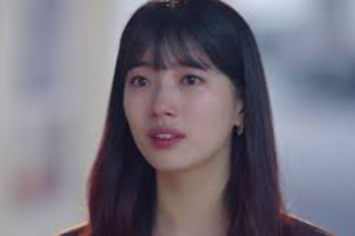 Về đến nhà không thấy bác giúp việc đâu, tôi lặng người khi thấy 5 triệu đồng để trên bàn kèm nụ cười nham hiểm của mẹ chồng