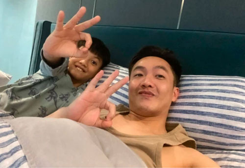 Tình cảm với Kim Lý nhưng khi chụp ảnh cùng bố ruột thì Subeo có biểu cảm khác hoàn toàn