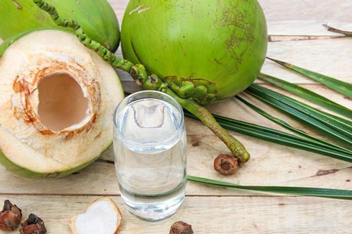 6 sai lầm nguy hiểm khi uống nước dừa mà nhiều người không biết, đặc biệt là điều số 3