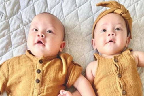 Được diện bộ cánh nổi bật, cặp nhóc tỳ Lisa và Leon nhà Hồ Ngọc Hà trông đáng yêu như búp bê