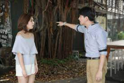 Vợ đồng ý ly hôn, chồng nhẹ lòng như được giải thoát nhưng ngày ra tòa, nhìn đứa trẻ trên tay cô mà anh “gục ngã”