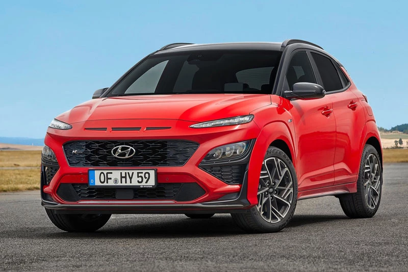 9. Hyundai Kona 2021 (giá khởi điểm: 20.400 USD, điểm tổng thể: 8,3/10).