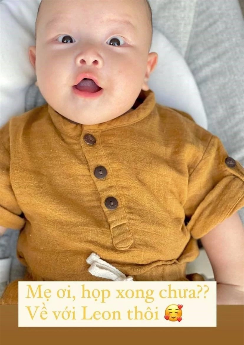Vẻ mặt hớn hở của hai nhóc tỳ Lisa và Leon nhà Hồ Ngọc Hà khi mẹ đi làm về - Ảnh 3. Vẻ mặt hớn hở của hai nhóc tỳ Lisa và Leon nhà Hồ Ngọc Hà khi mẹ đi làm về - Ảnh 3.
