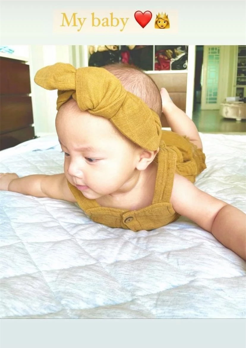 Vẻ mặt hớn hở của hai nhóc tỳ Lisa và Leon nhà Hồ Ngọc Hà khi mẹ đi làm về - Ảnh 4. Vẻ mặt hớn hở của hai nhóc tỳ Lisa và Leon nhà Hồ Ngọc Hà khi mẹ đi làm về - Ảnh 4.