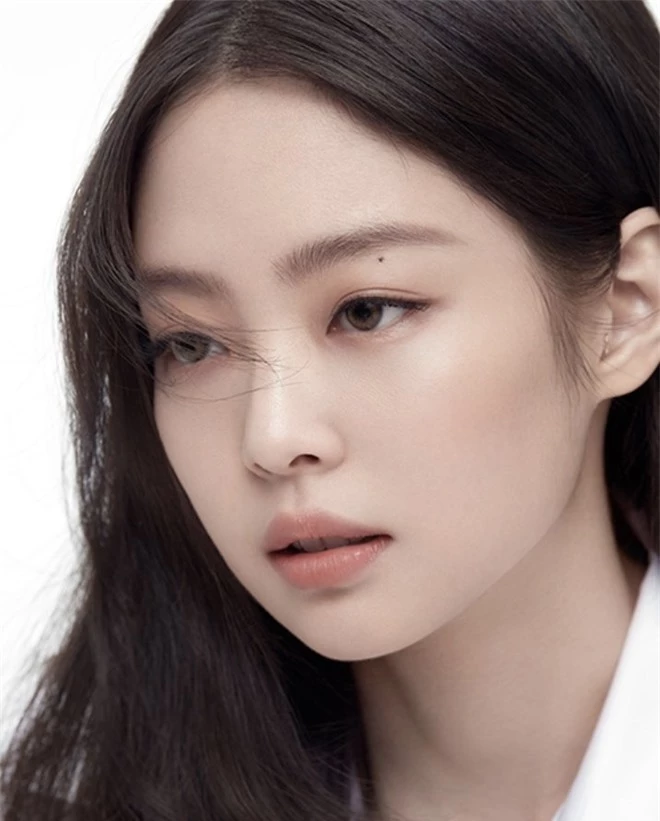 Jennie (BLACKPINK) diện sơ mi trắng mà cũng đẳng cấp thế này: Sang chảnh hóa vạn vật là có thật, đúng là lụa đẹp vì người - Ảnh 2.