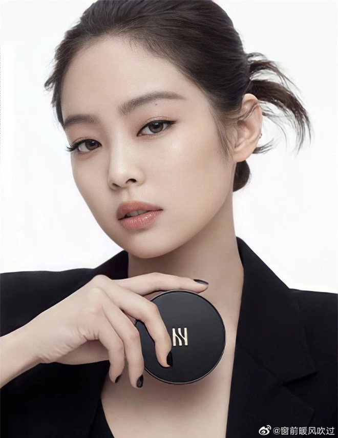 Jennie (BLACKPINK) diện sơ mi trắng mà cũng đẳng cấp thế này: Sang chảnh hóa vạn vật là có thật, đúng là lụa đẹp vì người - Ảnh 7.