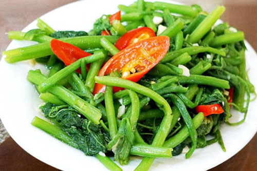 Rau bí xào tỏi thơm ngon đậm vị, ai cũng tíu tít tranh nhau ăn