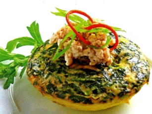 Làm món trứng gà ngải cứu thơm ngon hấp dẫn cả nhà