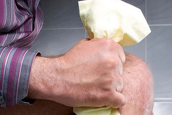 Nếu đi vệ sinh mà có dấu hiệu này hãy đi khám ngay lập tức