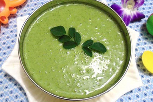 Cháo cá hồi nên nấu với loại rau gì để tạo thành món ăn dặm giàu dinh dưỡng cho trẻ?