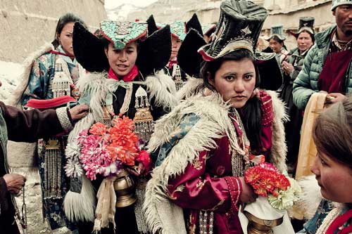 Bí ẩn vùng đất nơi phụ nữ phải "yêu" đủ 20 người đàn ông mới được lấy chồng