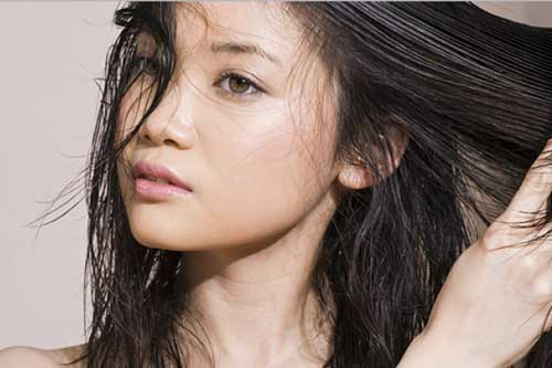 Tóc nhanh bết do đâu và làm sao để khắc phục tình trạng đầu vừa gội đã bết