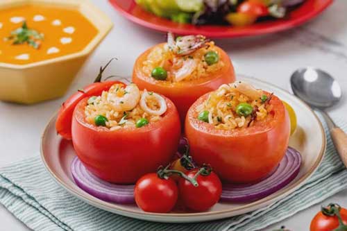 Ngon không ngờ món cơm hải sản nhồi cà chua vị Thái