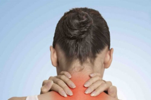 Đẩy lùi cơn đau cổ tức thì với 5 động tác cực đơn giản cho dân văn phòng