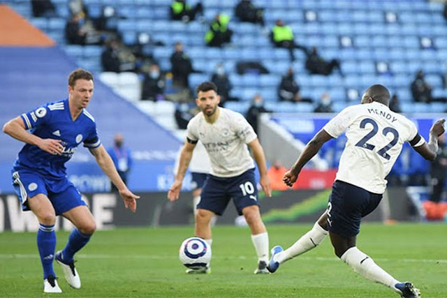 Đòi nợ Leicester, Man City tiến gần hơn đến ngôi vô địch