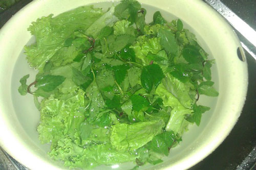 Chỉ cần cho thêm thứ này vào nước ngâm rau củ quả mọi hoá chất sẽ đi hết, chẳng lo hại sức khoẻ