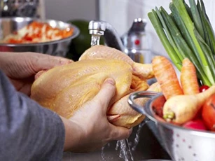 Chế biến thịt gà kiểu này không khác nào đang tự đầu độc cả gia đình, cần bỏ ngay