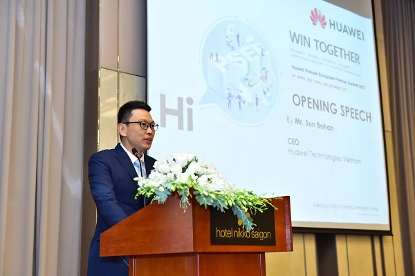 Tổng Giám đốc Công ty Huawei Việt Nam Sun Bohan chia sẻ tại Hội nghị Hệ sinh thái các đối tác của Huawei Việt Nam năm 2021.
