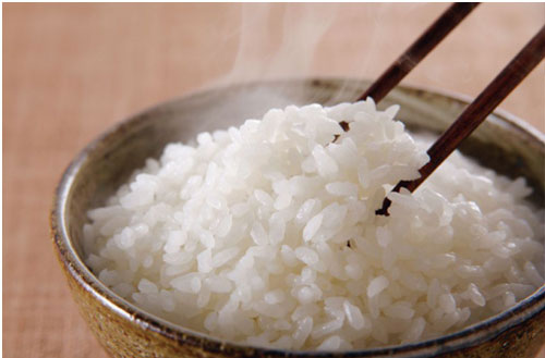 Ăn cơm mỗi ngày nhưng ai cũng mắc phải 3 lỗi sai cơ bản gây hại dạ dày này