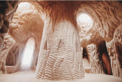 Tuyệt tác nghệ thuật độc đáo bên dưới sa mạc nóng bỏng