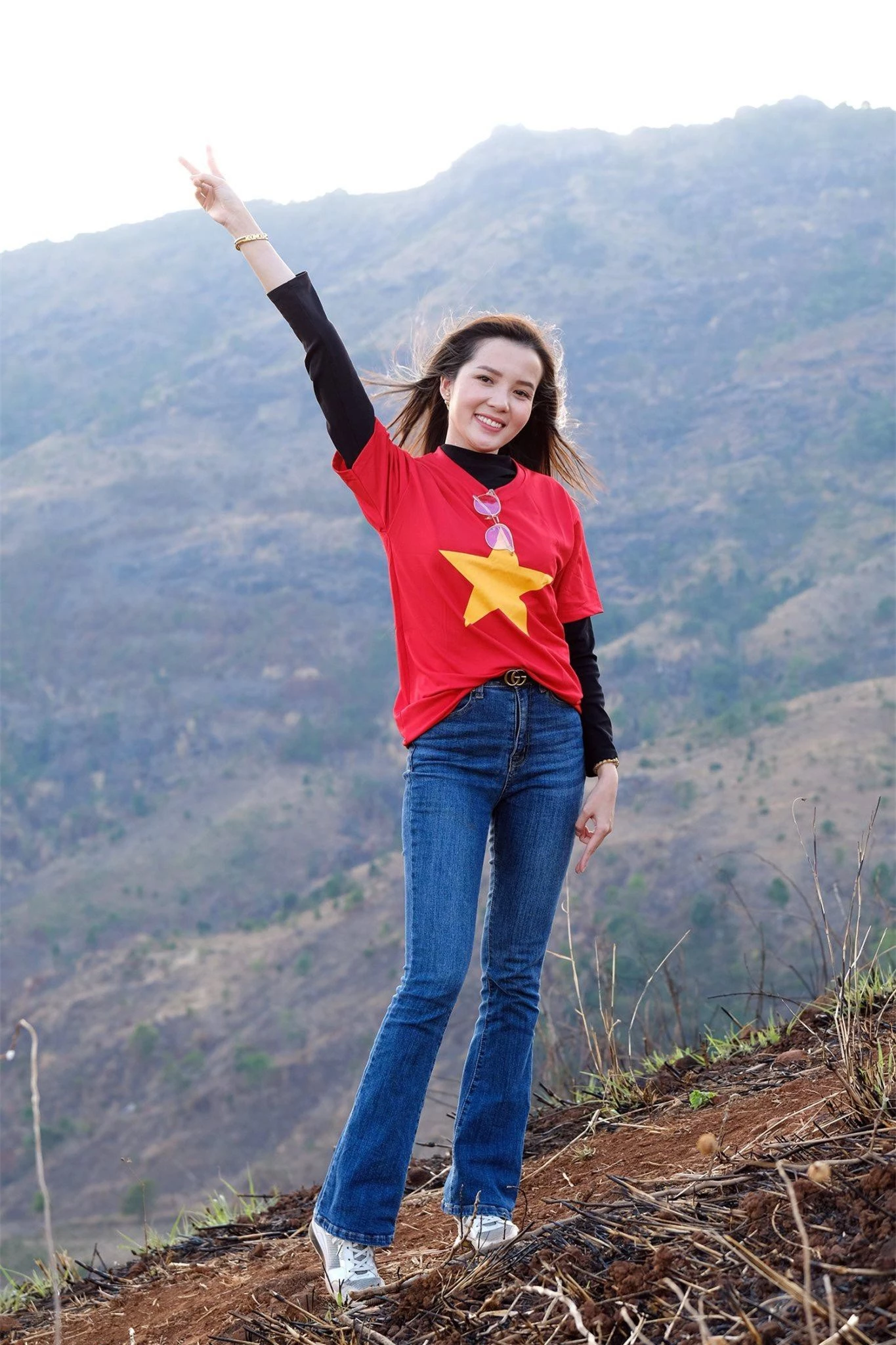Hoa hậu Đỗ Thị Hà diện áo trắng giản dị, đẹp tinh khôi trên đỉnh núi lửa Chư Đăng Ya ảnh 17