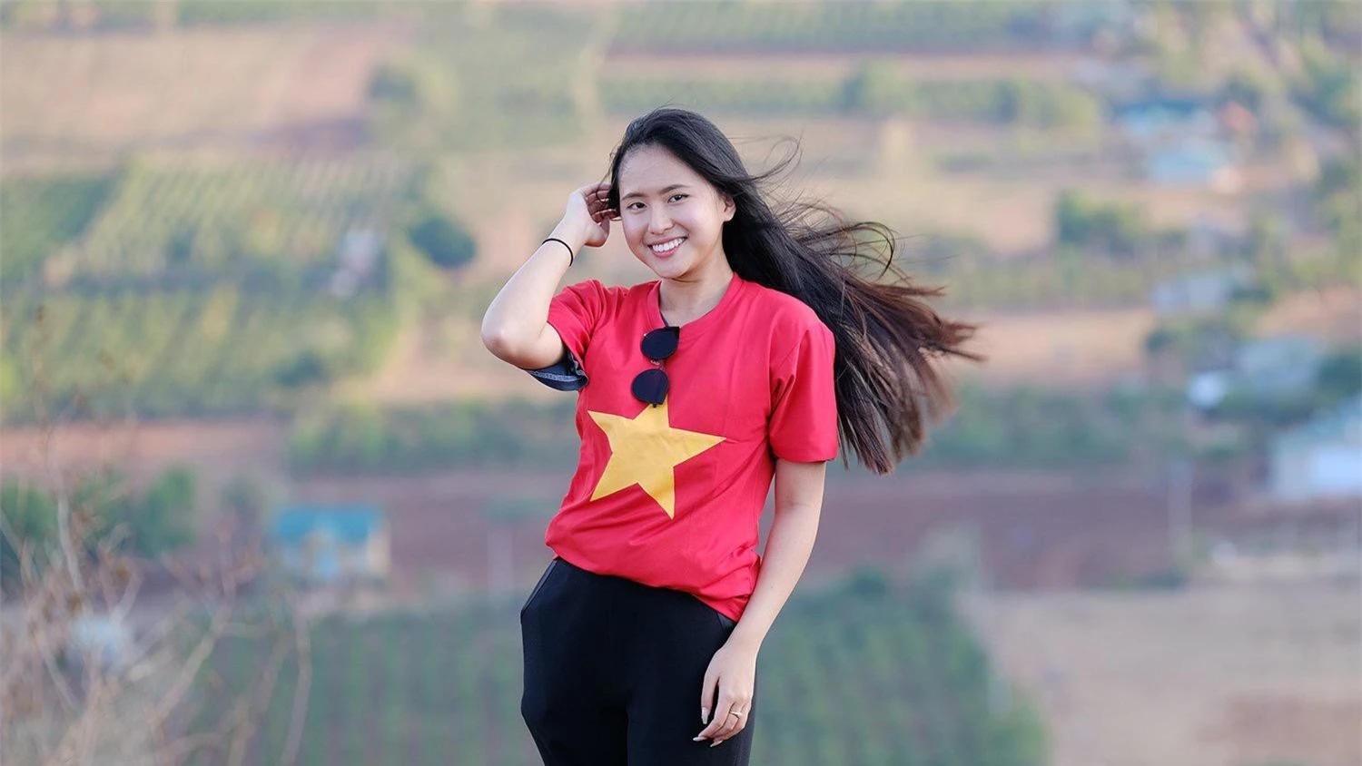 Hoa hậu Đỗ Thị Hà diện áo trắng giản dị, đẹp tinh khôi trên đỉnh núi lửa Chư Đăng Ya ảnh 19