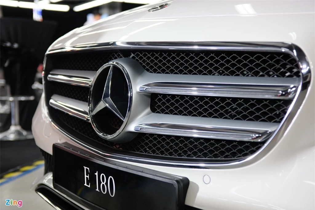 Mercedes-Benz E-Class 2021 khac biet gi voi doi cu anh 10