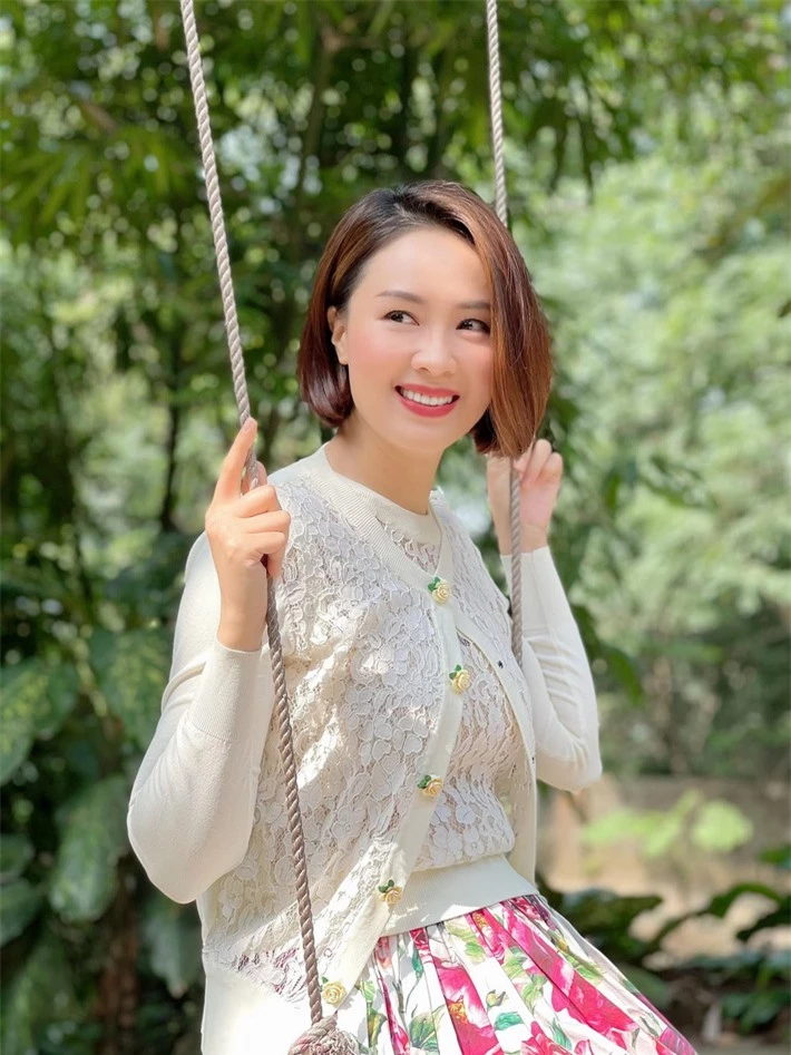 Nữ diễn viên Hướng dương ngược nắng trong phim bi kịch và sóng gió bao nhiêu thì ngoài đời bình yên, viên mãn bấy nhiêu, quan điểm dạy con càng đáng học hỏi - Ảnh 1. Nữ diễn viên Hướng dương ngược nắng trong phim bi kịch và sóng gió bao nhiêu thì ngoài đời bình yên, viên mãn bấy nhiêu, quan điểm dạy con càng đáng học hỏi - Ảnh 1.