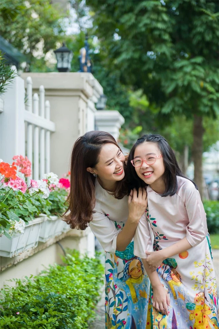 Nữ diễn viên Hướng dương ngược nắng trong phim bi kịch và sóng gió bao nhiêu thì ngoài đời bình yên, viên mãn bấy nhiêu, quan điểm dạy con càng đáng học hỏi - Ảnh 2. Nữ diễn viên Hướng dương ngược nắng trong phim bi kịch và sóng gió bao nhiêu thì ngoài đời bình yên, viên mãn bấy nhiêu, quan điểm dạy con càng đáng học hỏi - Ảnh 2.