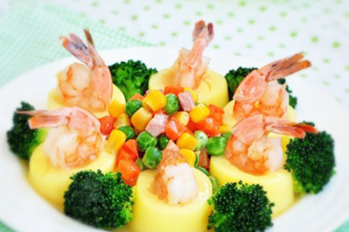 Tôm hấp đậu hũ vừa thanh vừa đậm, thơm ngon hấp dẫn, cả nhà đều gật gù khen khéo