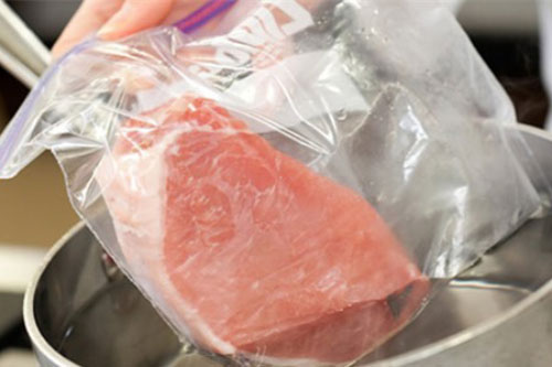 Cách rã đông thịt trong 15 phút, vừa nhanh vừa không cần dùng nhiệt