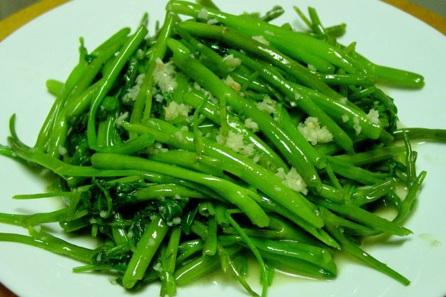 Thói quen gây hại nghiêm trọng khi xào nấu rau