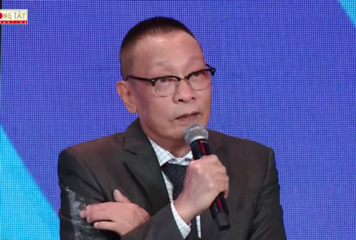 MC Lại Văn Sâm gặp sự cố, phải xin lỗi khán giả để dẫn tiếp chương trình