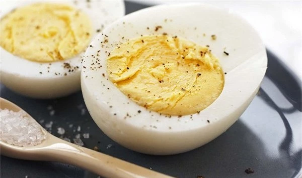 Không ăn trứng khi đói bụng