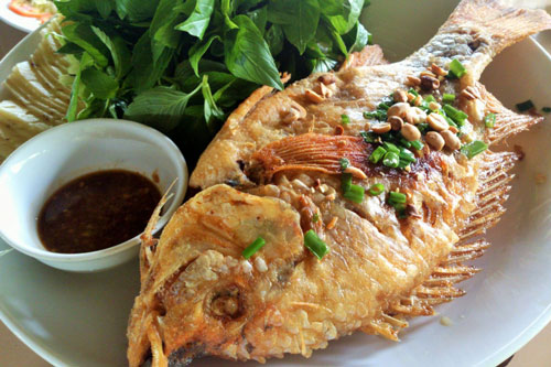 Tuyệt chiêu để rán cá vàng giòn, chín mềm đều từ trong ra ngoài không bao giờ dính chảo