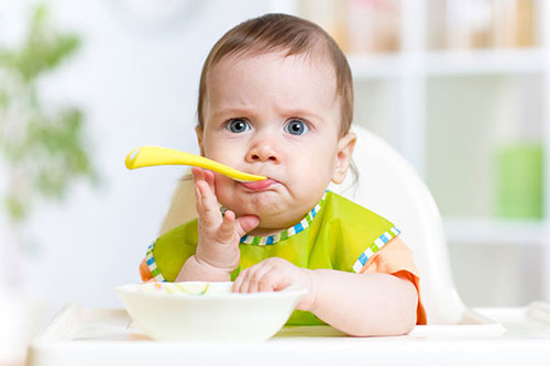 Trẻ bị sốt nên ăn thế nào?