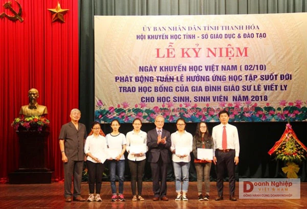 GS Lê Viết Ly và gia đình có nhiều đóng góp to lớn cho sự nghiệp khuyến học, khuyến tài của tỉnh Thanh Hóa.