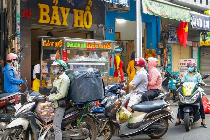 Tiem banh mi Bay Ho 80 nam anh 5