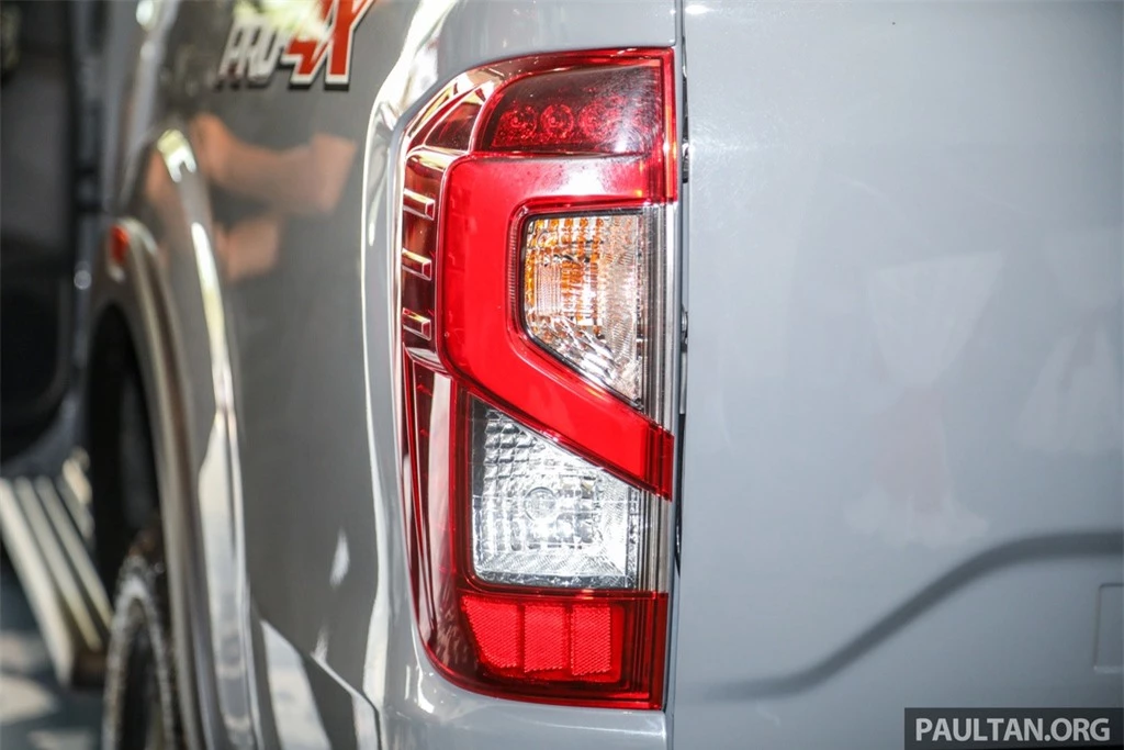 Nissan Navara Pro-4X duoc gioi thieu tai Malaysia anh 8