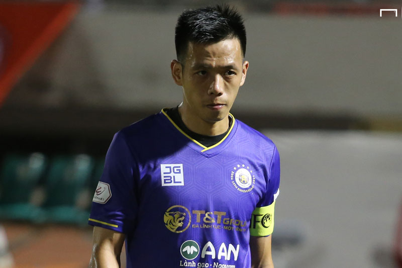 Văn Quyết bị treo giò, Hà Nội thêm khó khăn