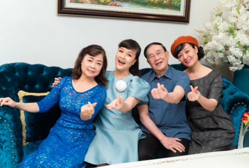 Vân Dung chia sẻ ảnh hiếm của gia đình, nhan sắc của chị ruột từng lọt top 10 hoa hậu gây tò mò