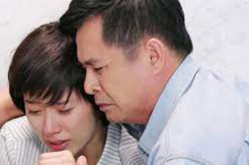 Cứ ngỡ anh trai có hiếu nên đón bố về ở cùng, 2 tháng sau, tôi bần thần khi biết ý đồ của anh và chị dâu