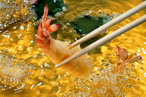 Dùng dầu ăn kiểu này vừa làm mất hương vị lại gây độc vô cùng, hãy bỏ ngay