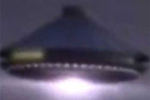UFO bí ẩn xuất hiện ở sân bay Đức
