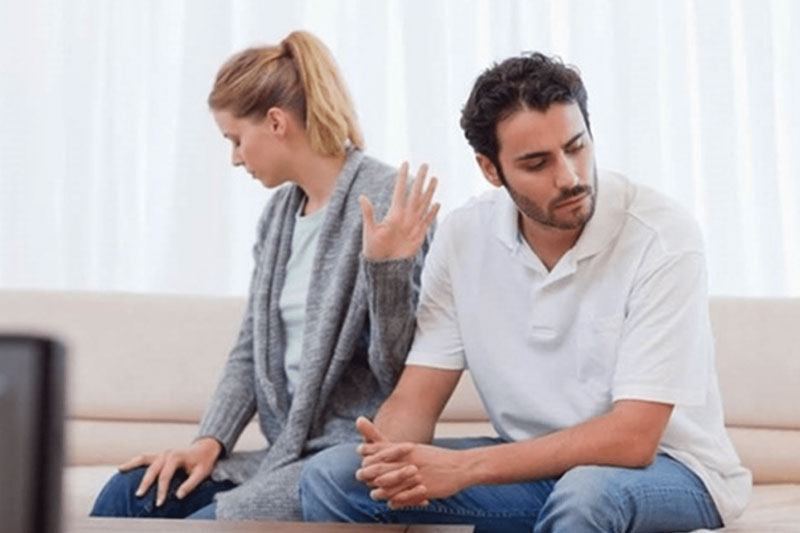 Chồng ngoại tình với người yêu cũ ngay sau ngày cưới