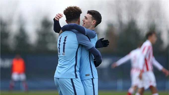 Foden và Sancho từng là cặp bài trùng ở đội trẻ Man City