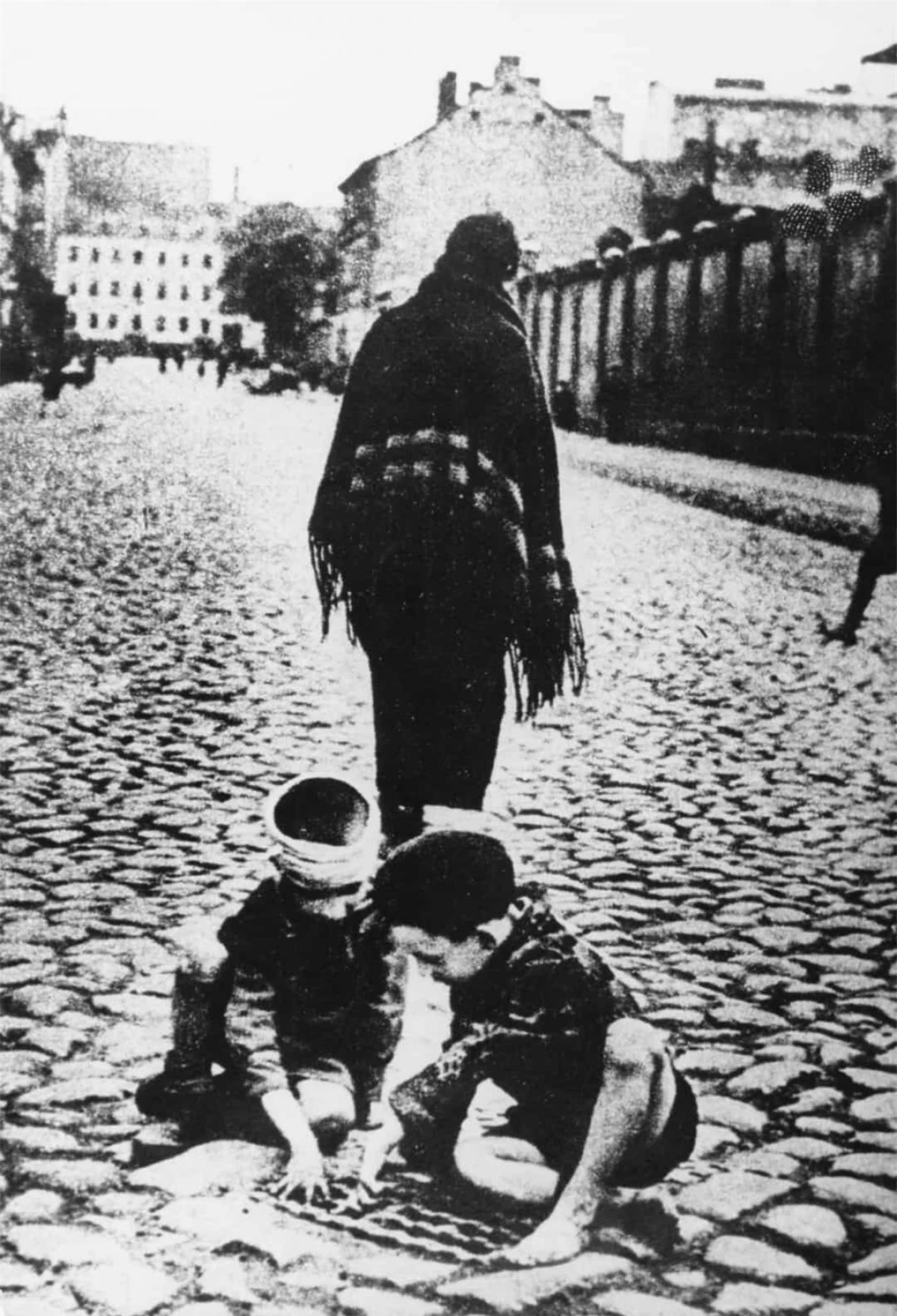 Hơn 1 triệu trẻ em Do Thái đã thiệt mạng trong thảm họa diệt chủng Holocaust do Đức Quốc xã tiến hành trong Thế chiến II.