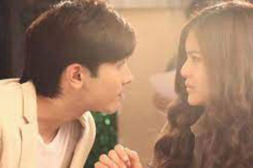 Tới thăm vợ cũ, lúc về chồng bất ngờ được dúi vào tay chiếc hộp nhựa, nhìn thứ bên trong cùng lời dặn dò của cô mà lòng anh nghẹn đắng